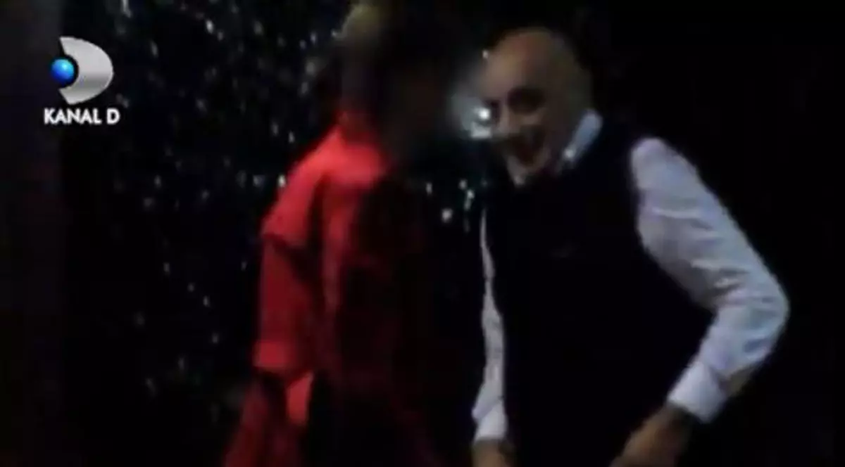 NU E GLUMĂ! Viorel Lis, surprins cu altă femeie! Oana Lis: "Îmi vine să plâng. E pe ultima sută de metri şi vrea să mai prindă şi el ceva"