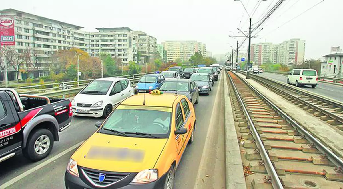Caz şocant pe Podul Grant din Capitală. O femeie şi-a aruncat fetiţa dintr-un taxi aflat în mers