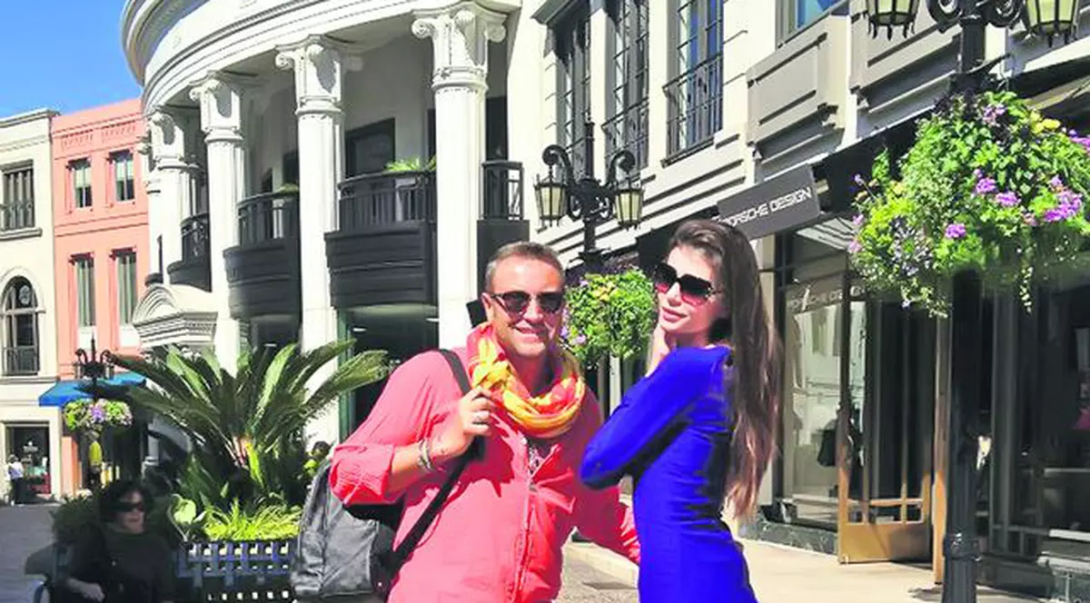 Moni îl răsfaţă pe Bote în Los Angeles