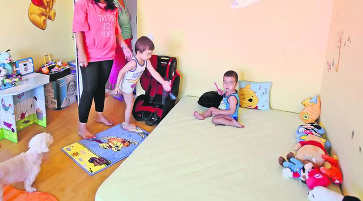 Adriana Bahmuţeanu a cerut ajutor specializat pentru Maximus, care e foarte afectat de divorţul celebrilor săi părinţi. Şi-a dus băiatul cel mare la psihoterapeut