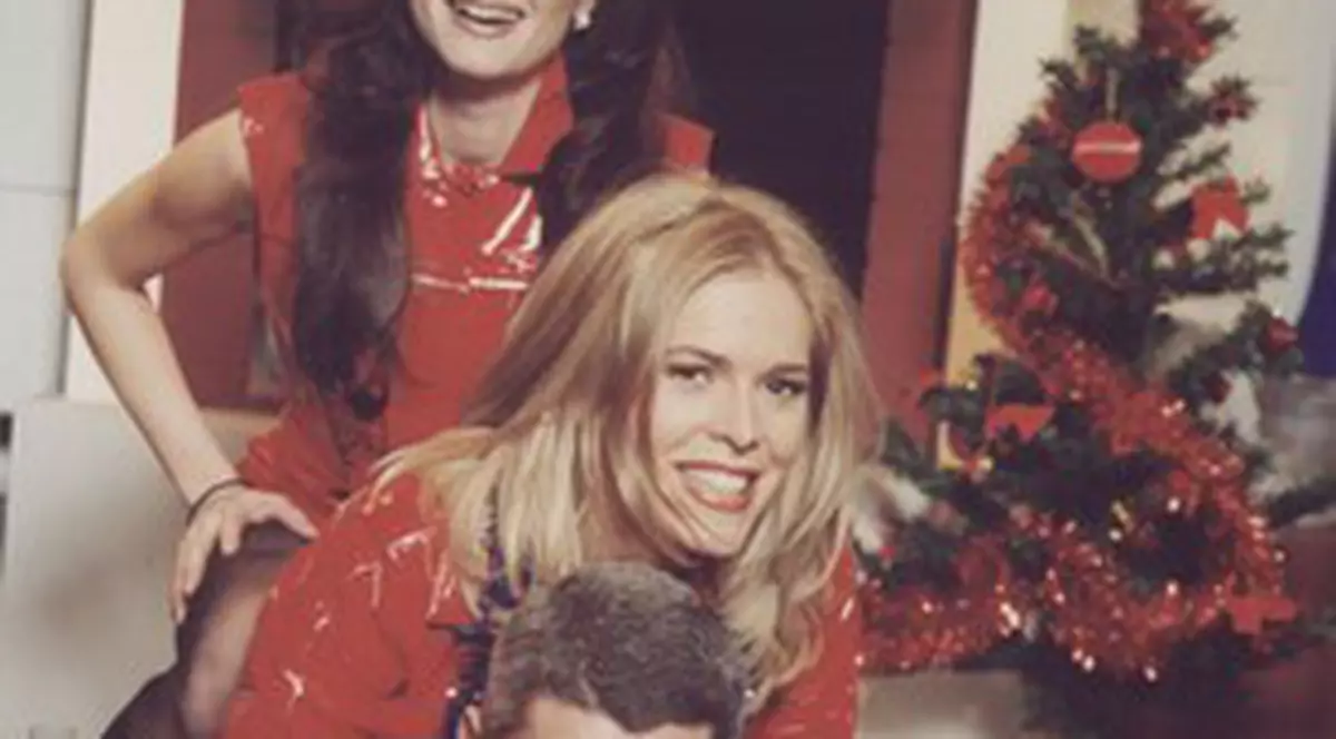 IMAGINI DE COLECŢIE! Au familii, copii şi sunt VEDETE în România, dar pe vremuri SE DISTRAU PE RUPTE! 