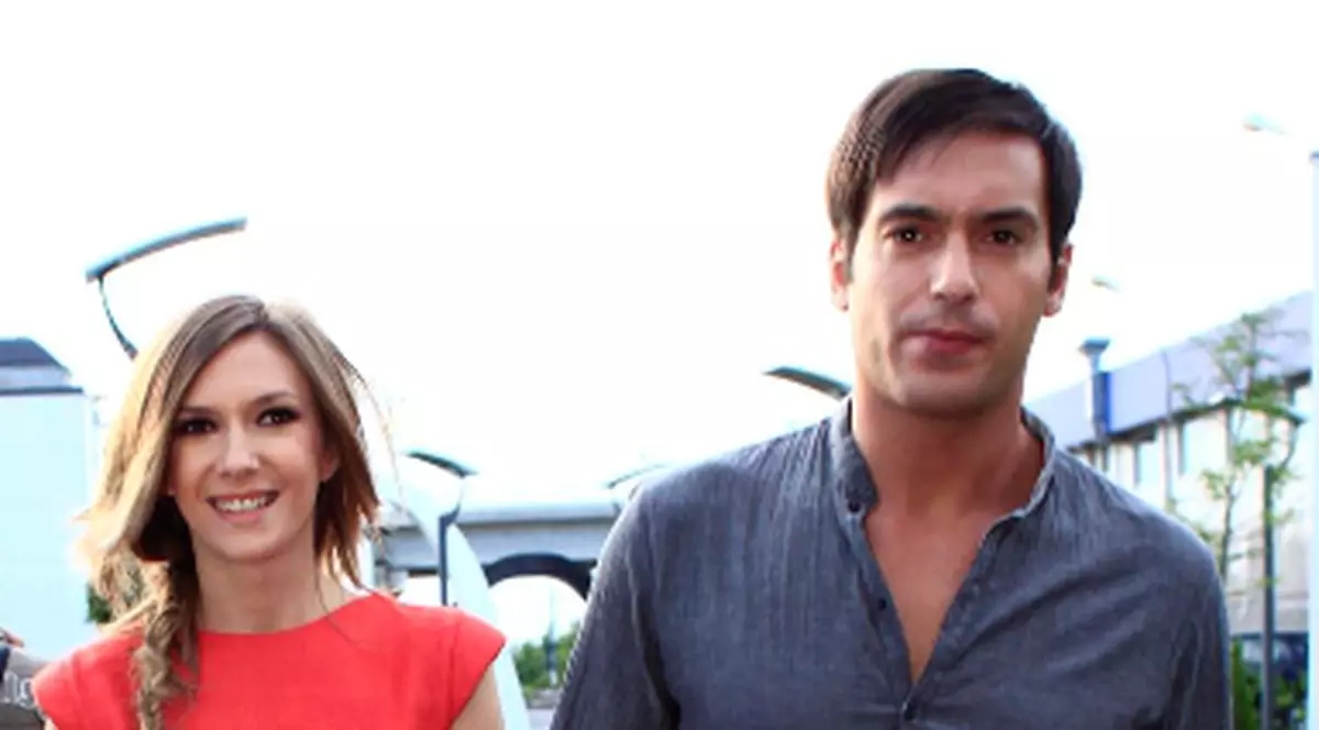 Vezi ce SURPRIZĂ ROMANTICĂ i-a făcut ASTĂZI Radu Vâlcan Adelei Popescu de ziua ei de naştere!