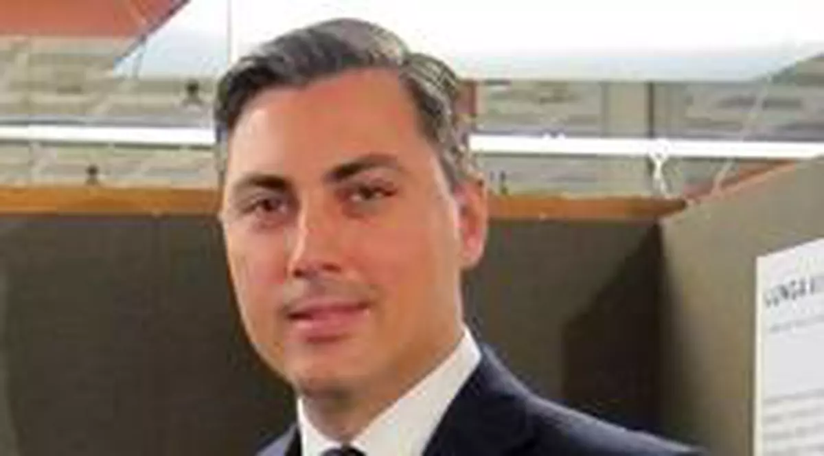 Alexandru Ciucu: “Se poartă pantalonii până la glezne și șosetele în contrast!“ Află care sunt CULORILE SEZONULUI!