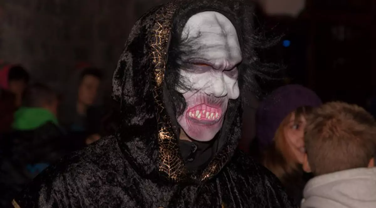 EXCLUSIV! Copii nu se vor putea juca cu vrăjitoare sau cu vampiri!