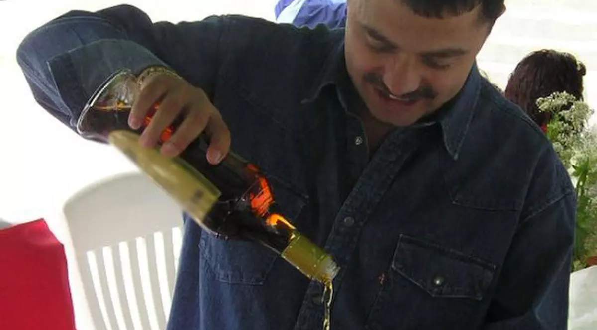 Nicolae Guţă: "BEAU PÂNĂ INTRU ÎN COMĂ"