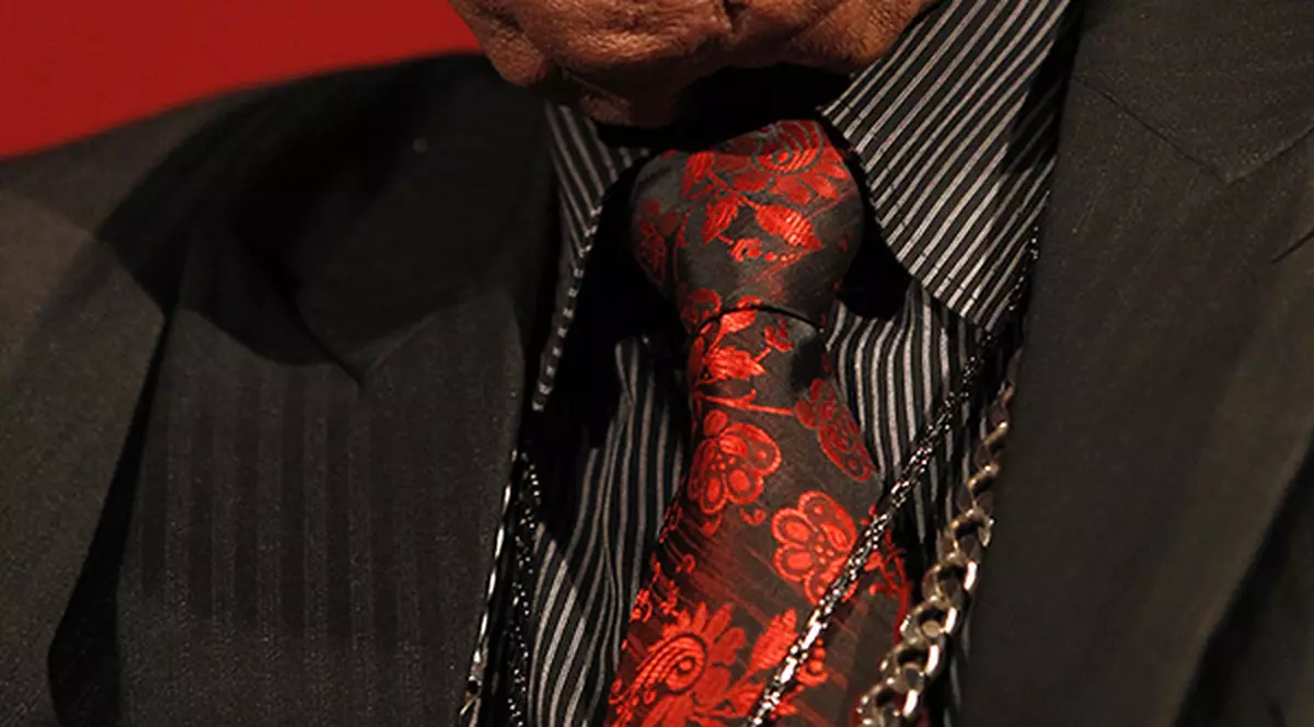 Joe, Tatăl regretatului Michael Jackson, are o relaţie cu o tânără de doar 33 de ani