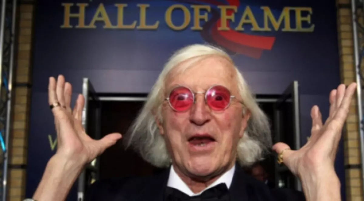 Celebru prezentator BBC, ANCHETAT POST-MORTEM! Vezi de ce familia lui l-a lăsat FĂRĂ PIATRĂ DE MORMÂNT!  