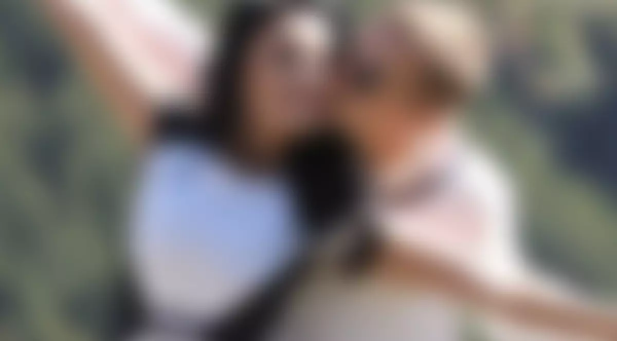 O VEDETĂ de la noi a refăcut scena din TITANIC, pe vârful MUNTELUI! | FOTO