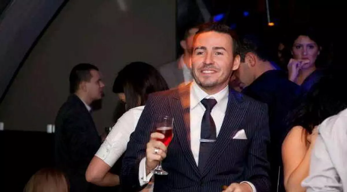 PRINŢ sau CERŞETOR? Adrian Cristea câştigă mai mult din cluburi decât din fotbal?