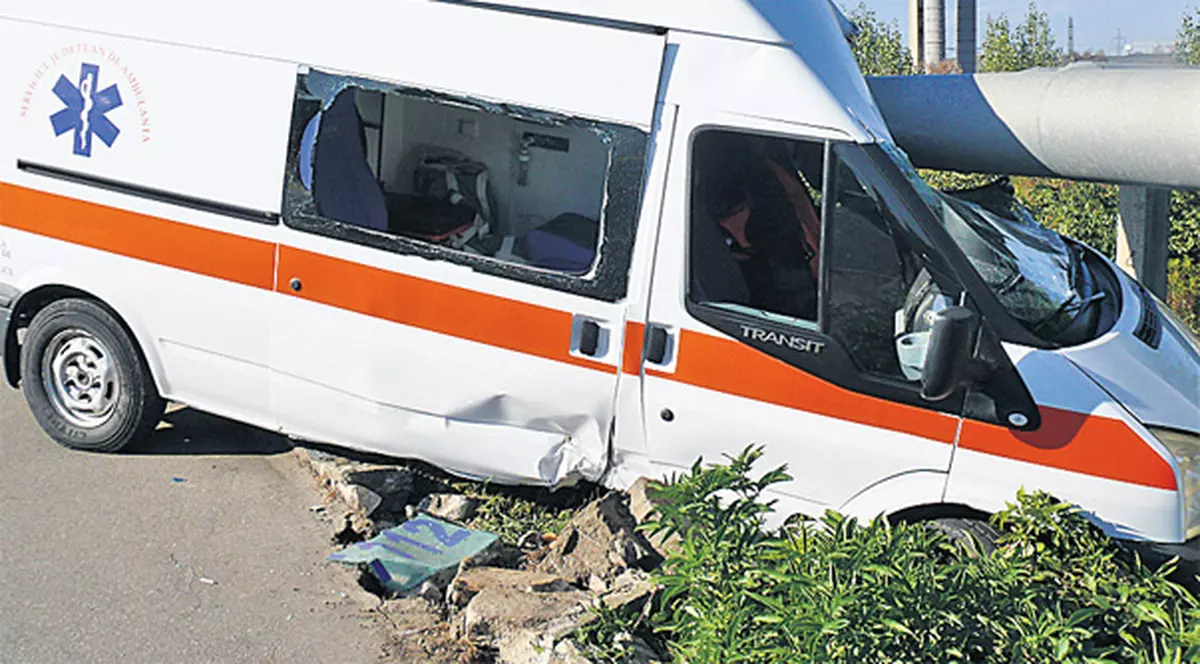 Uite cum a oprit ambulanța!