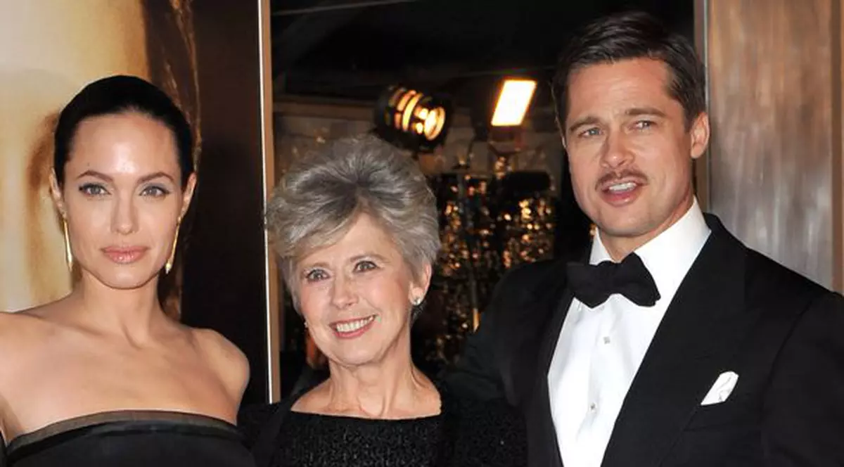 Asta o va scoate din minți pe Angelina! Jennifer Aniston o cheamă pe mama lui Brad Pitt la nuntă