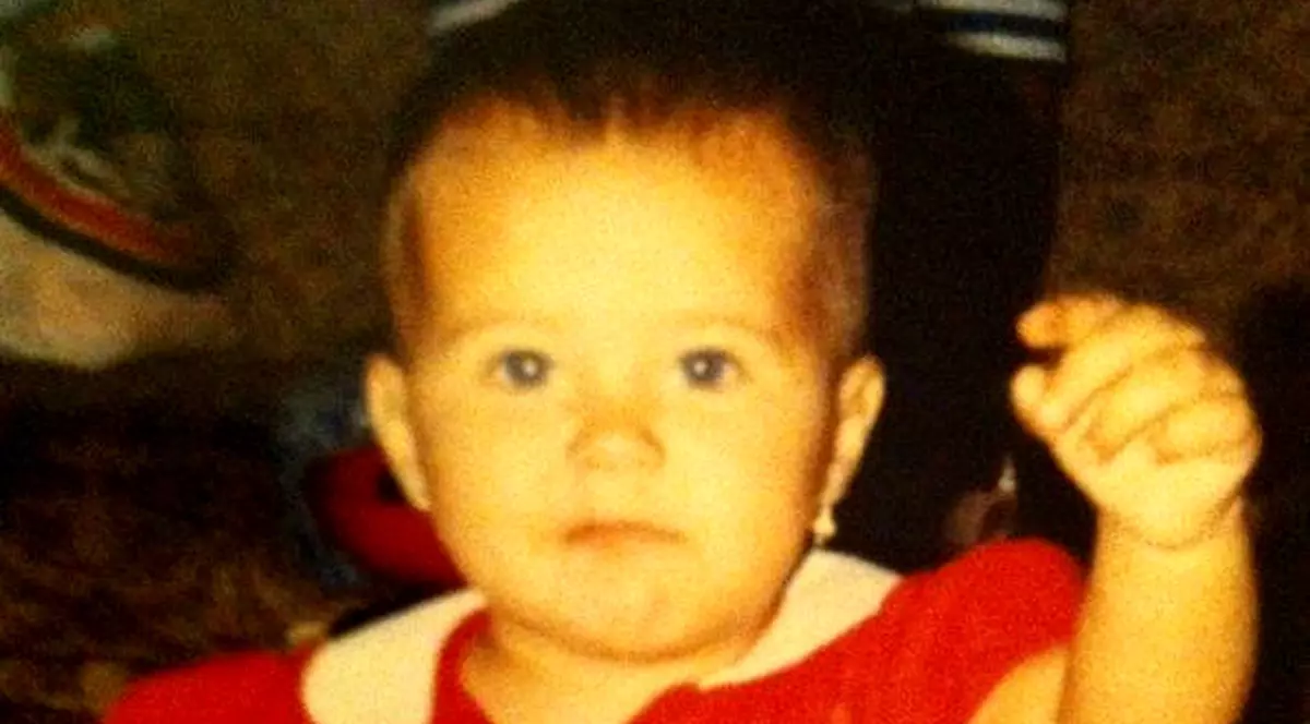 Această fetiţă dulce a ajuns CEA MAI FRUMOASĂ FEMEIE din lume! ŞI E ROMÂNCĂ. Ghiceşti? | FOTO