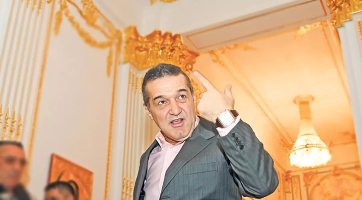 Becali, despre şantajul la adresa lui Reghecampf: "I-am spus, te ameninţă, du-te şi fă reclamaţie la poliţie" 