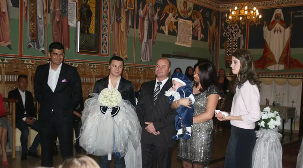 NAŞULE, câţi mai botezi? NICU GHEARĂ i-a botezat băieţelul lui BORNESCU. IMAGINI de la ceremonia religioasă
