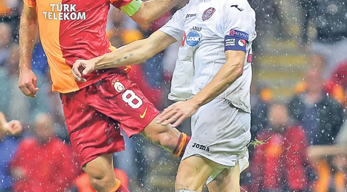 Eroi! În zece oameni, CFR a remizat pe terenul Galatei | FOTO