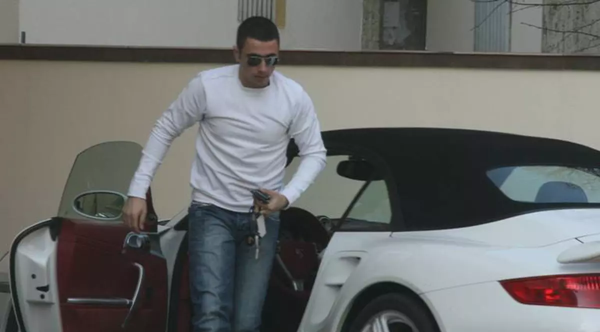 Fiul vitreg al Elenei Udrea îl dă în judecată pe poliţistul care l-a lăsat fără premis Alin Cocoş: Mi-a luat permisul de conducere fiindcă tatăl meu este Dorin Cocoş şi mama mea vitregă este Elena Udrea