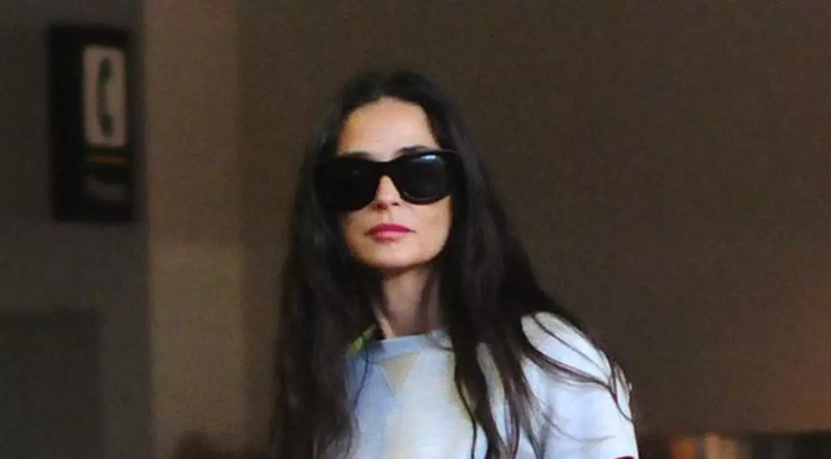 Demi Moore, deranjată de relaţia dintre Mila Kunis şi Ashton Kutcher