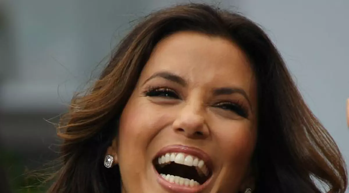 Eva Longoria e din nou singură şi neliniştită