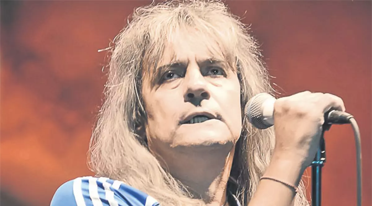 Veste minunată pentru fanii fostului vocalist de la Iris | Cristi Minculescu revine pe scenă în trupa «Harap-Alb»