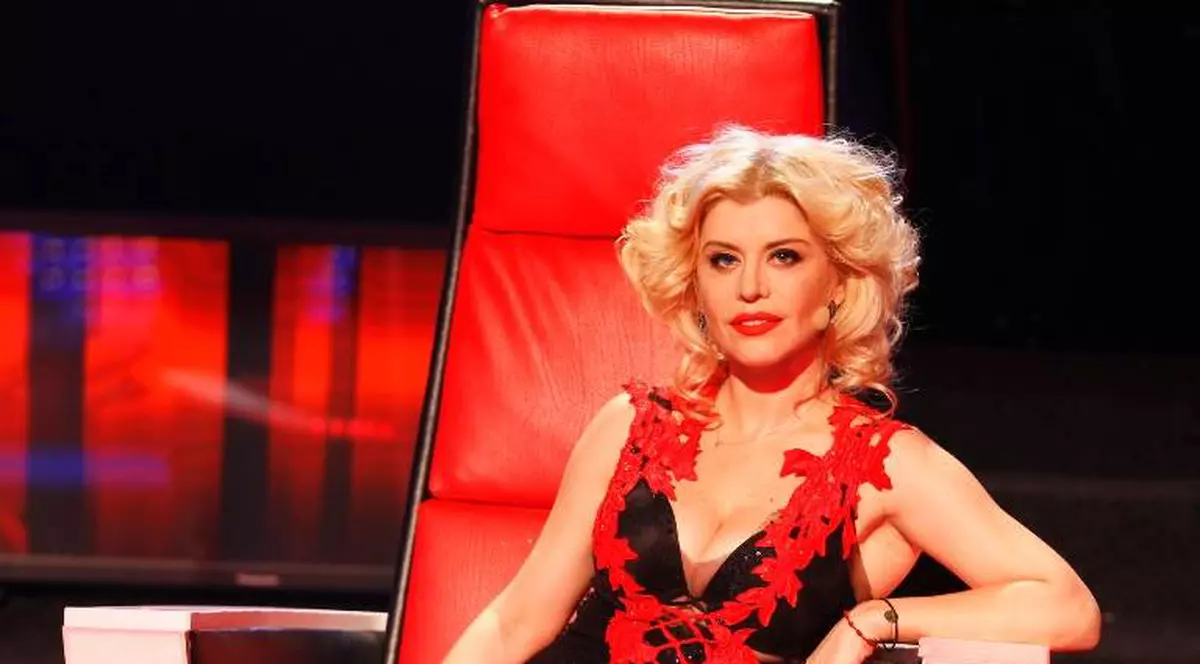 Loredana face show în club!