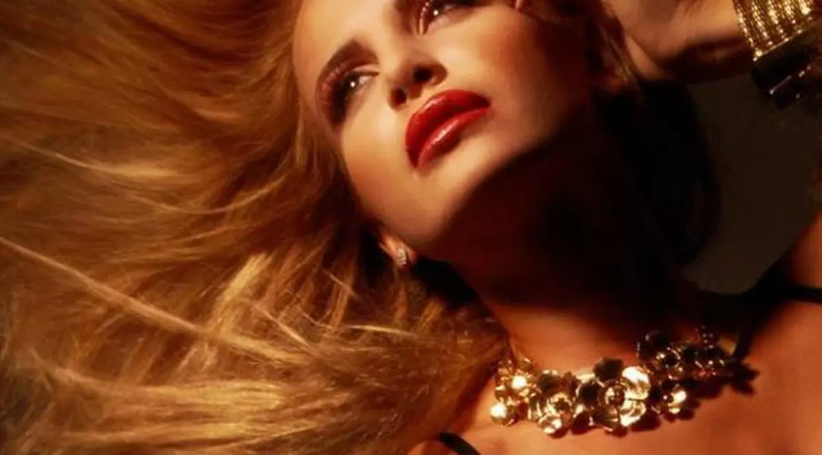 O BLONDĂ bună de la noi, pictorial HOT în Italia! N-o să ghicești cine e!