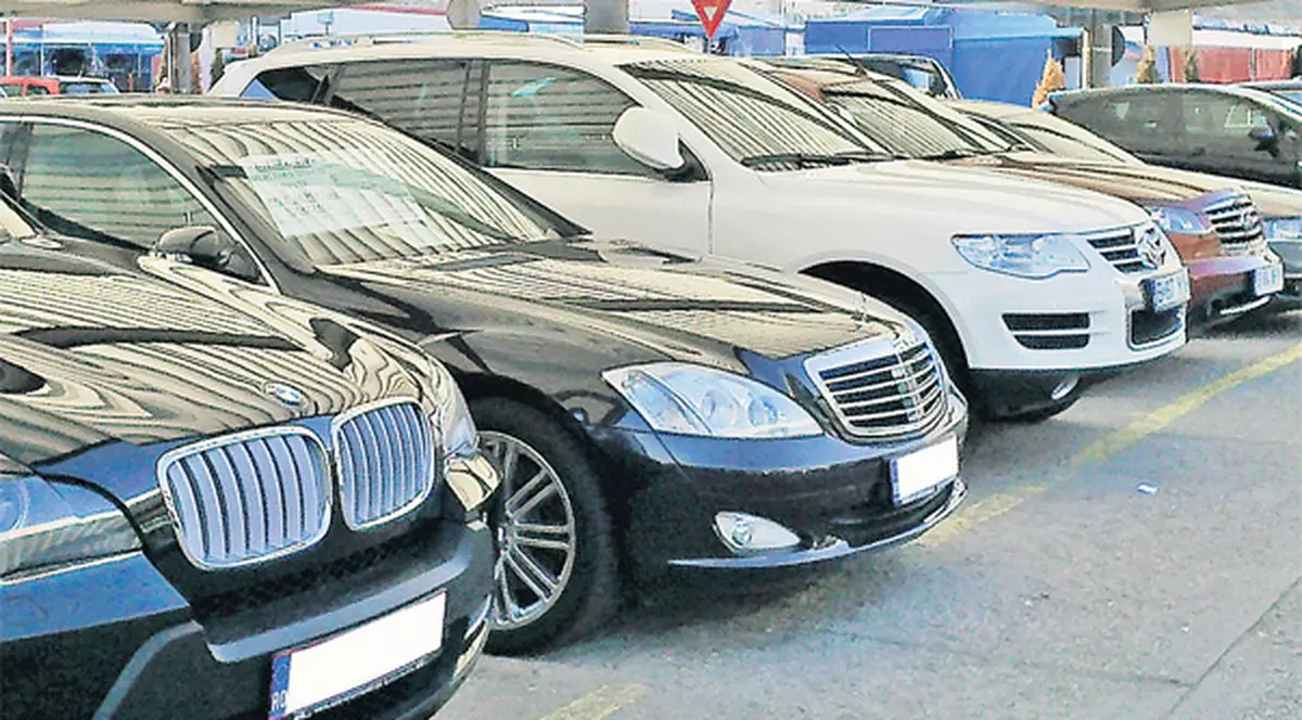 Românii nu mai plătesc taxa de poluare auto