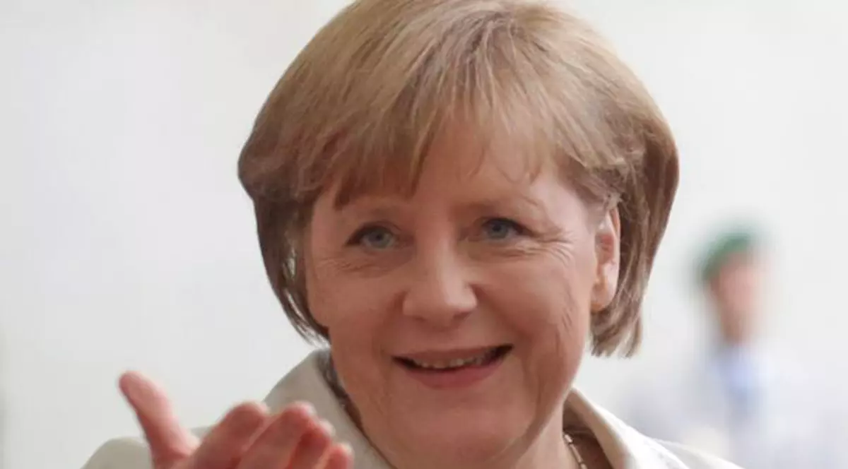 Merkel îi aduce elogii lui Băse: "Preşedintelui României nu i-a fost niciodată frică să se gândească la viitor"