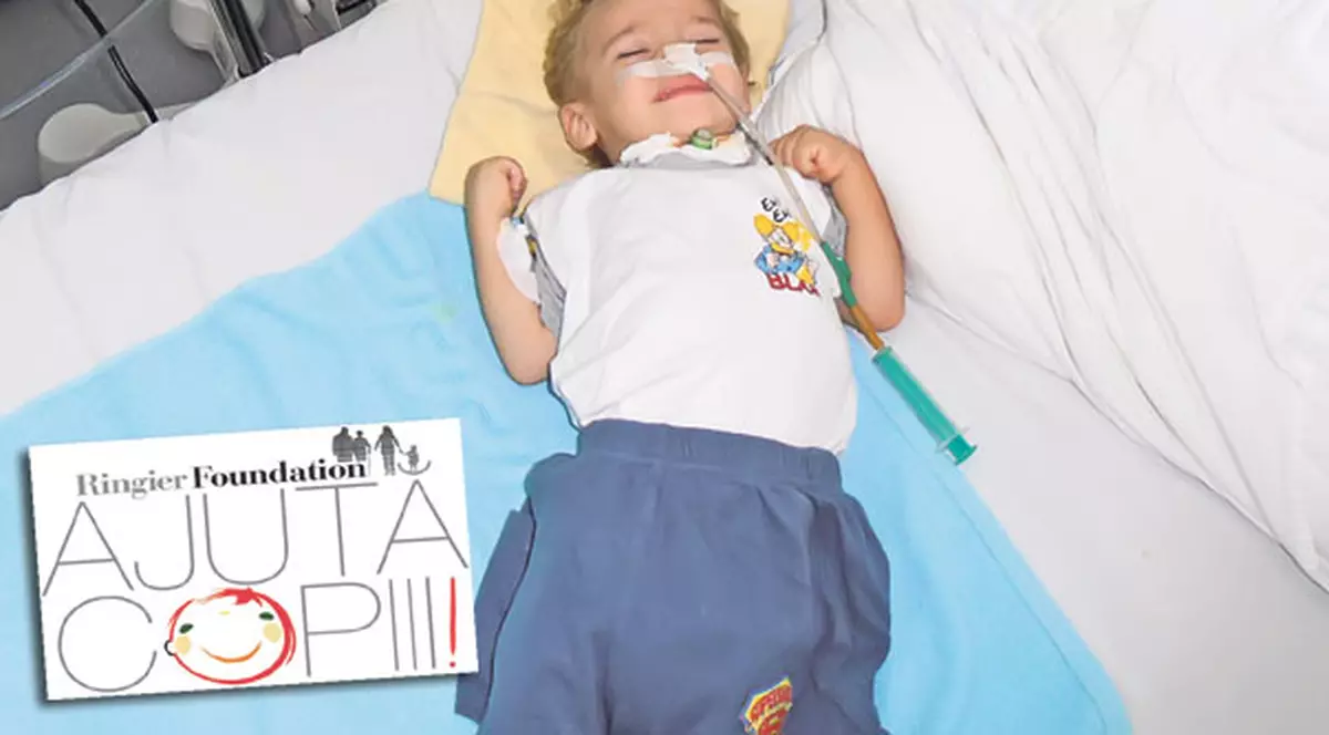 Putem să-l salvăm pe Mihai! Băieţelul ars cu sodă caustică are nevoie de un aparat de 800 de lei