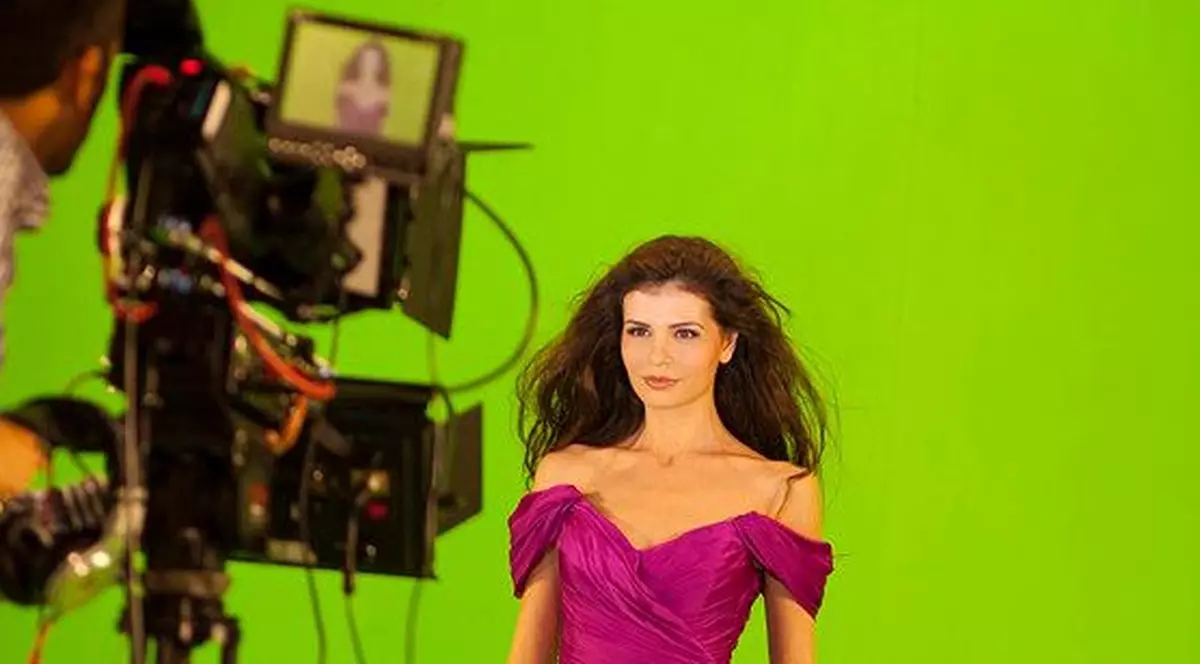 Monica Gabor, SUPERBĂ în noua reclamă a lui Mr. Pink! Vezi FOTOGRAFIILE CARE I-AU DAT PE SPATE pe fanii vedetei | FOTO INEDIT