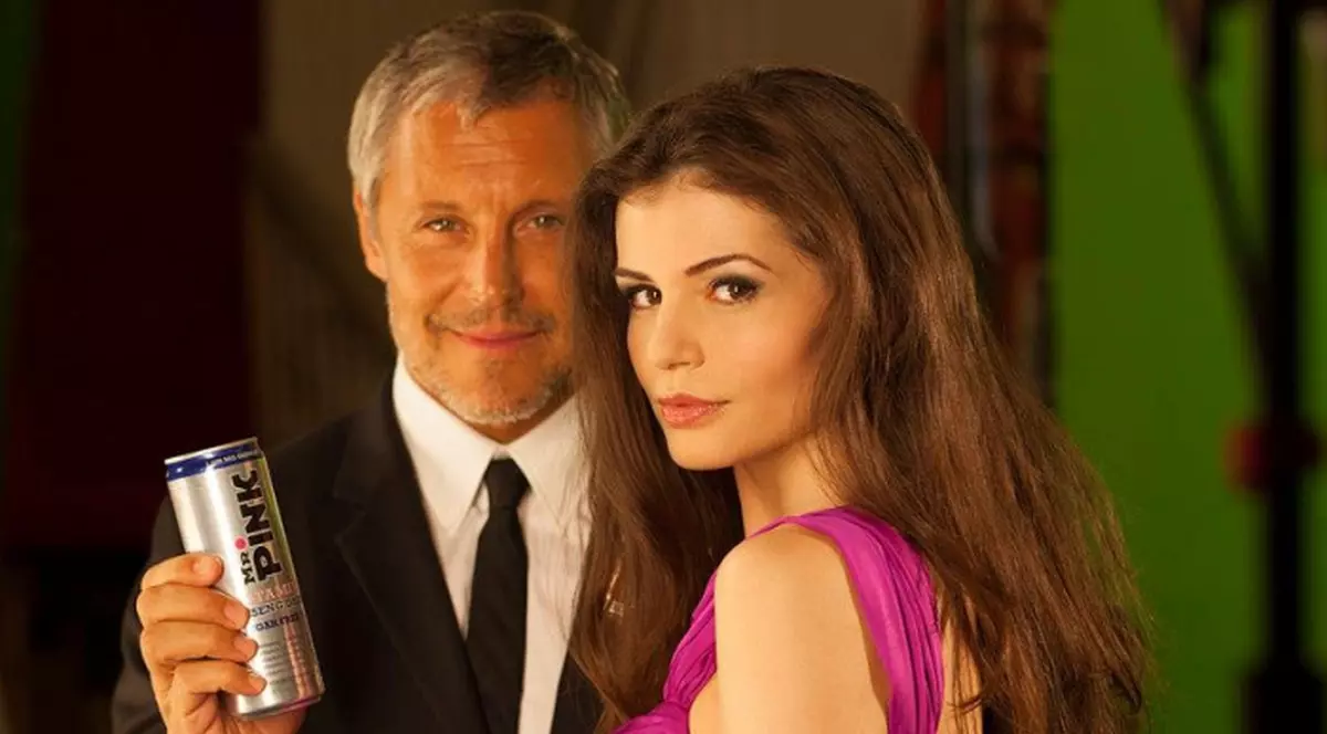 CUM pregăteşte MONICA GABOR lansarea băuturii Mr. Pink la Hollywood  