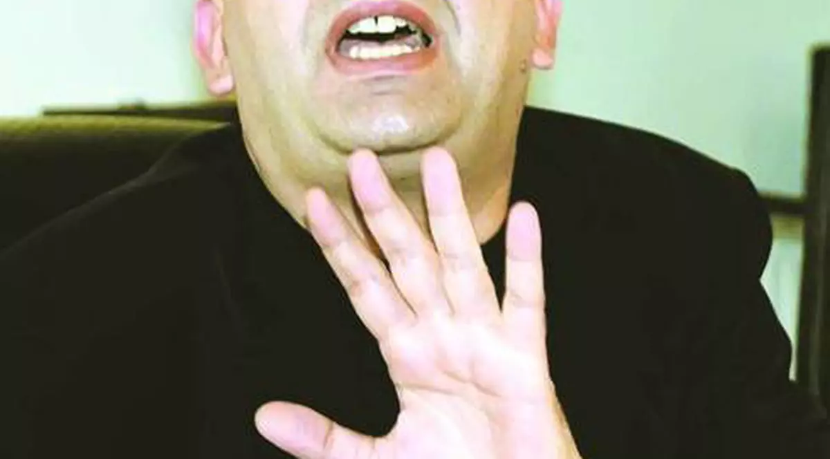 Fostul patron al Universităţii Craiova, Gigi Neţoiu, nu e dorit candidat la alegerile din decembrie