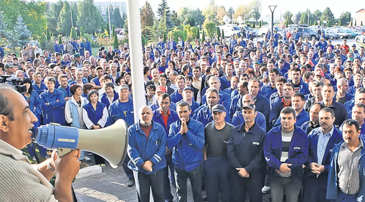 Privatizarea Oltchim la mişto se răzbună pe muncitori