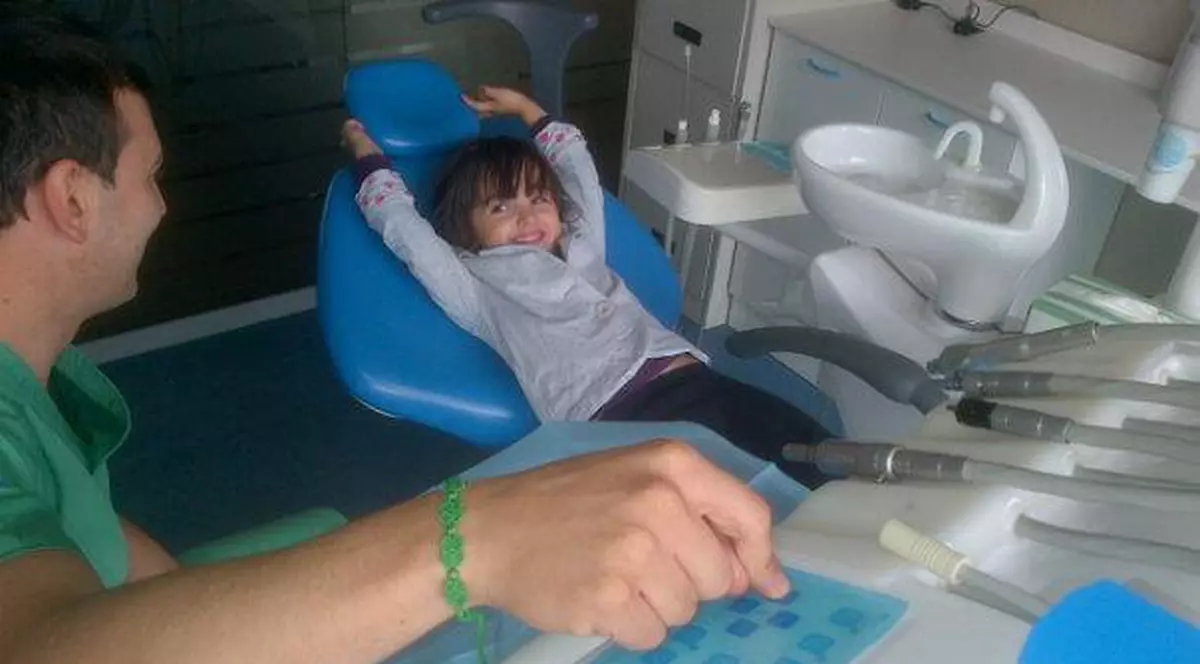 Ce fericită e fetiţa lui Adrian Cristea, LA DENTIST! | FOTO