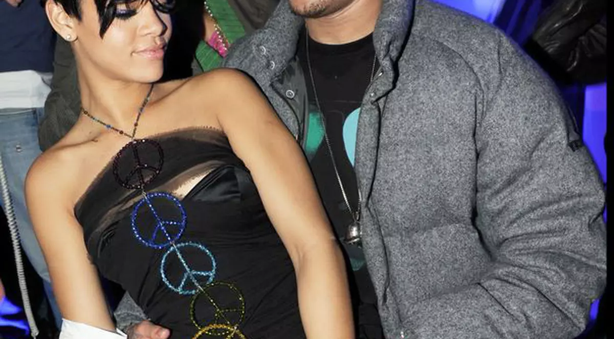 Incredibil! A snopit-o în bătaie, dar acum s-a întors la el! Rihanna și Chris Brown formează din nou un cuplu!