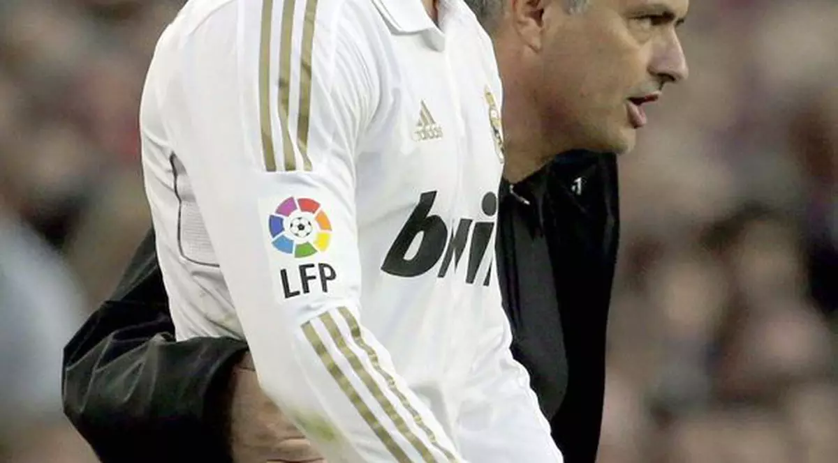 BOMBA BOMBELOR în FOTBALUL EUROPEAN! RONALDO pleacă la pachet cu MOURINHO şi FALCAO vine la REAL MADRID