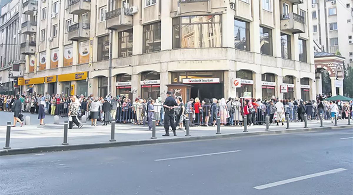 S-au înghesuit să-i sărute mâna Sfântului Ciprian