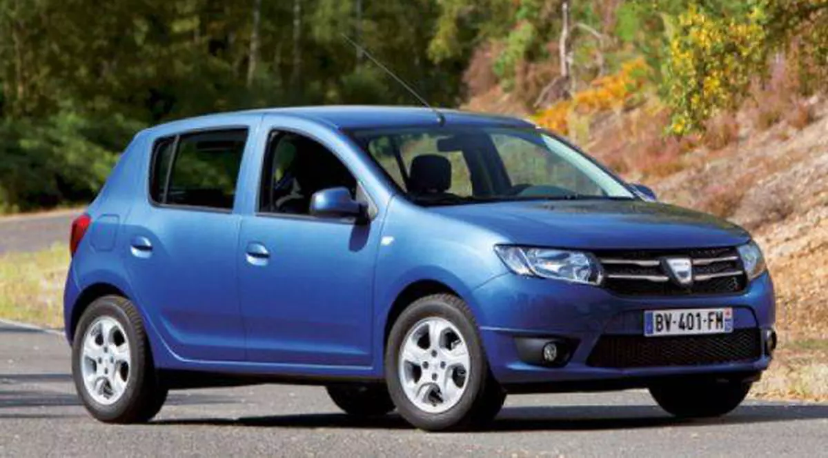 Englezii, despre Dacia Sandero: "E mai ieftină decât vopseaua de pe un Ferrari"