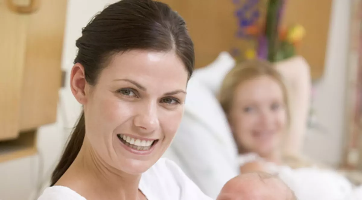 ESTE OFICIAL! Legea privind revenirea la 85% a indemnizaţiei pentru mame, PROMULGATĂ