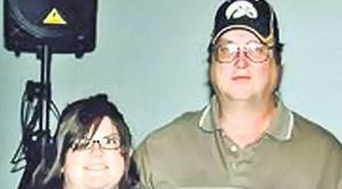 ŞOCANT Cum reacţionează FOSTUL SOŢ al Angelei Similea când vede o FOTOGRAFIE cu fiul său. Nu l-a mai văzut din 1975