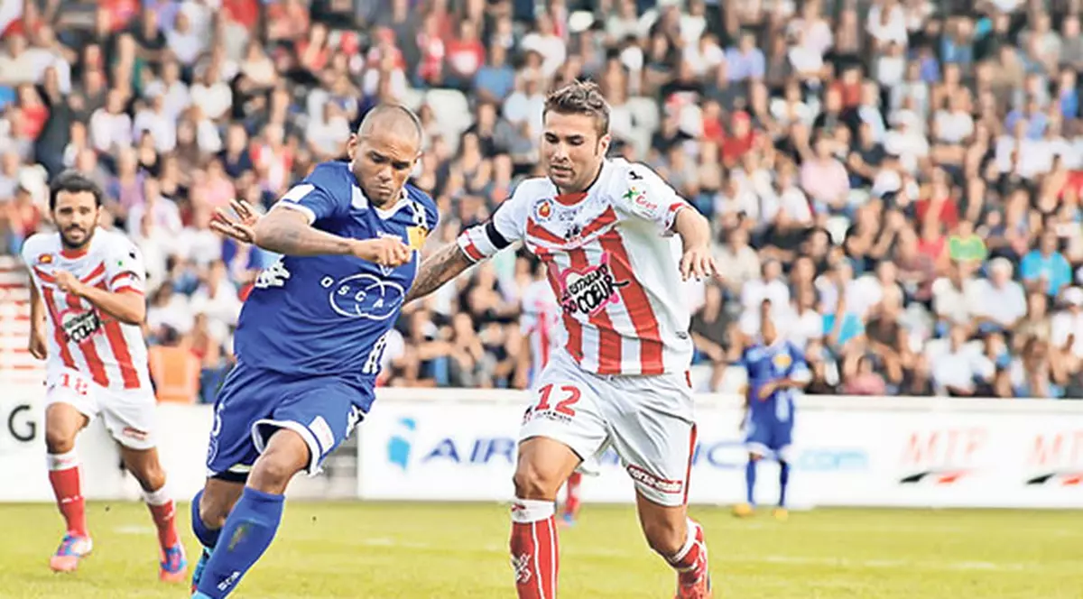 Mutu, luat la mişto! Nici măcar Alex Dupont, antrenorul lui Ajaccio, nu-l crede pe fotbalistul român