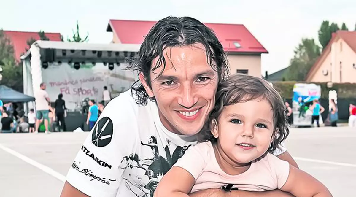 Fostul internaţional George Ogăraru a scos-o în lume, la un eveniment sportiv, pe Sofia, mezina familiei