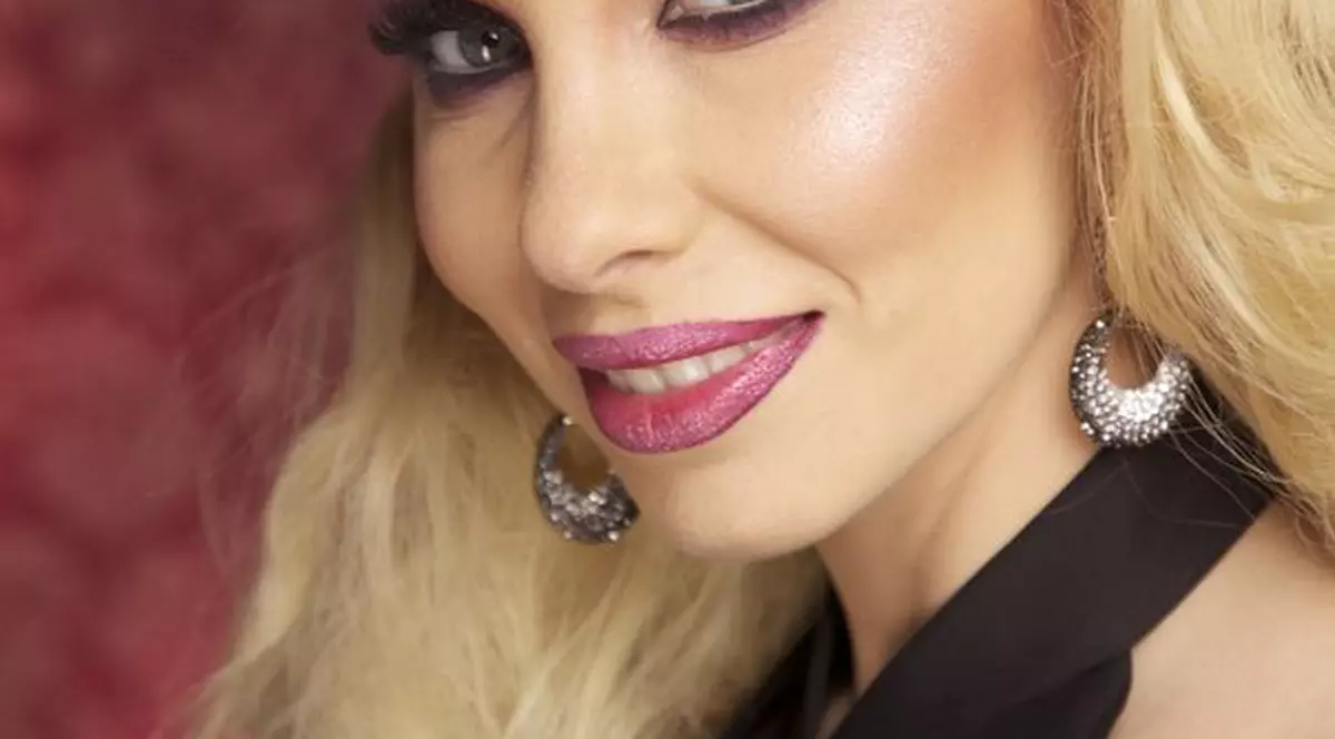 Sylvie, cadouri de la un admirator necunoscut