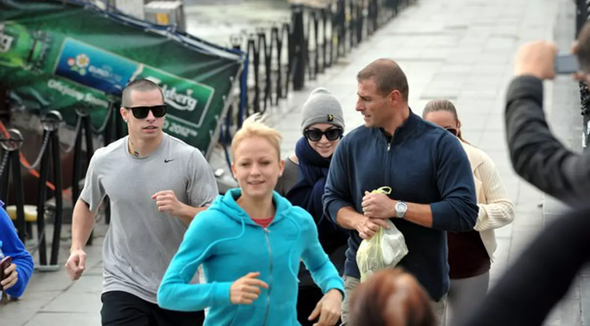 Jennifer Lopez, nebăgată în seamă pe străzile dintr-un oraş polonez. Vezi CUM a reuşit! | FOTO