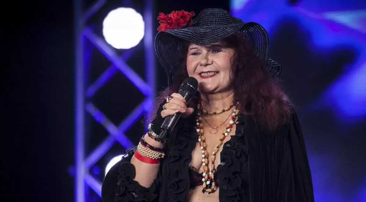 Căsnicia lui Băsescu, în pericol? O concurentă de la X Factor vrea să se mărite cu președintele. MOTIVUL e ULUITOR!