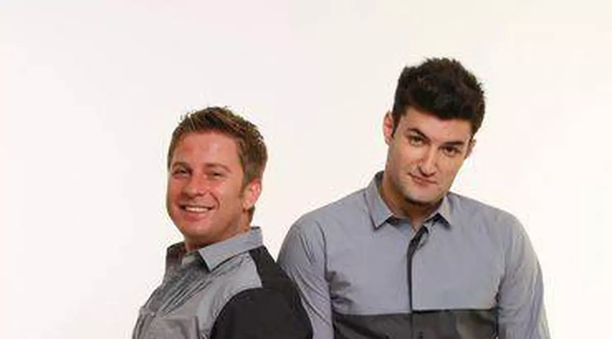 GLUMA de la VOCEA ROMÂNIEI care poate ameninţa prietenia SMILEY-BARTOŞ