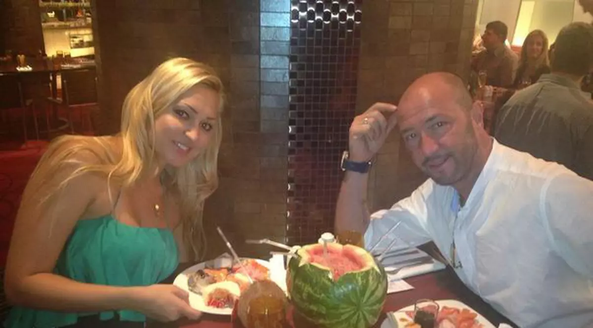 Figuri sau necesitate? Raluca Zenga a primit un telefon de 35.000 de dolari. Vezi ce are special!