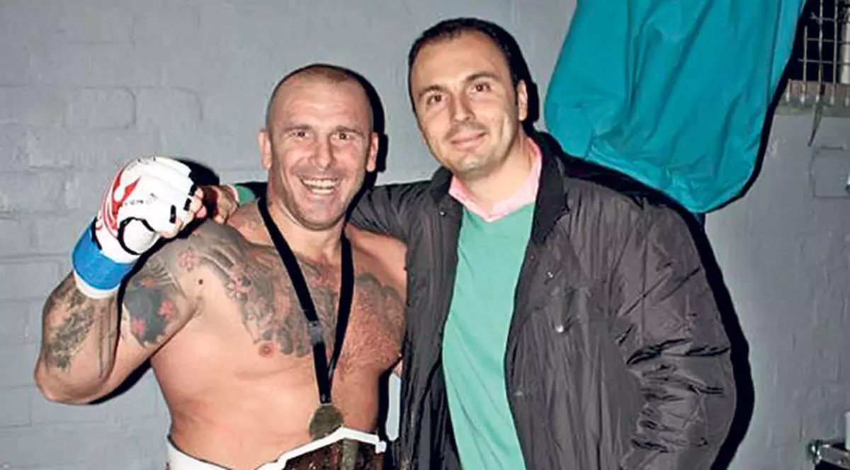 Cătălin Zmărăndescu, campion european | A câştigat titlul continental la IFC Mix Martial Arts, categoria grea