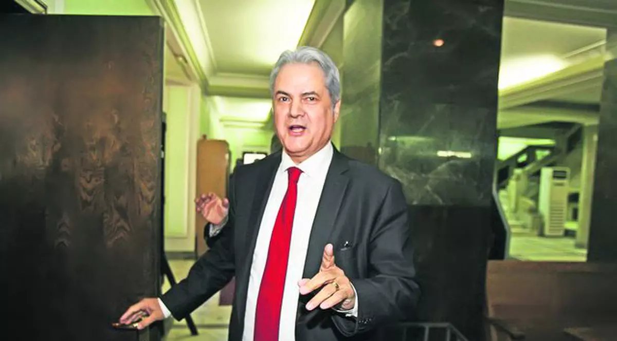 Adrian Năstase e pe cai mari la Jilava. Puşcăriaşii îi spun «domnul preşedinte»