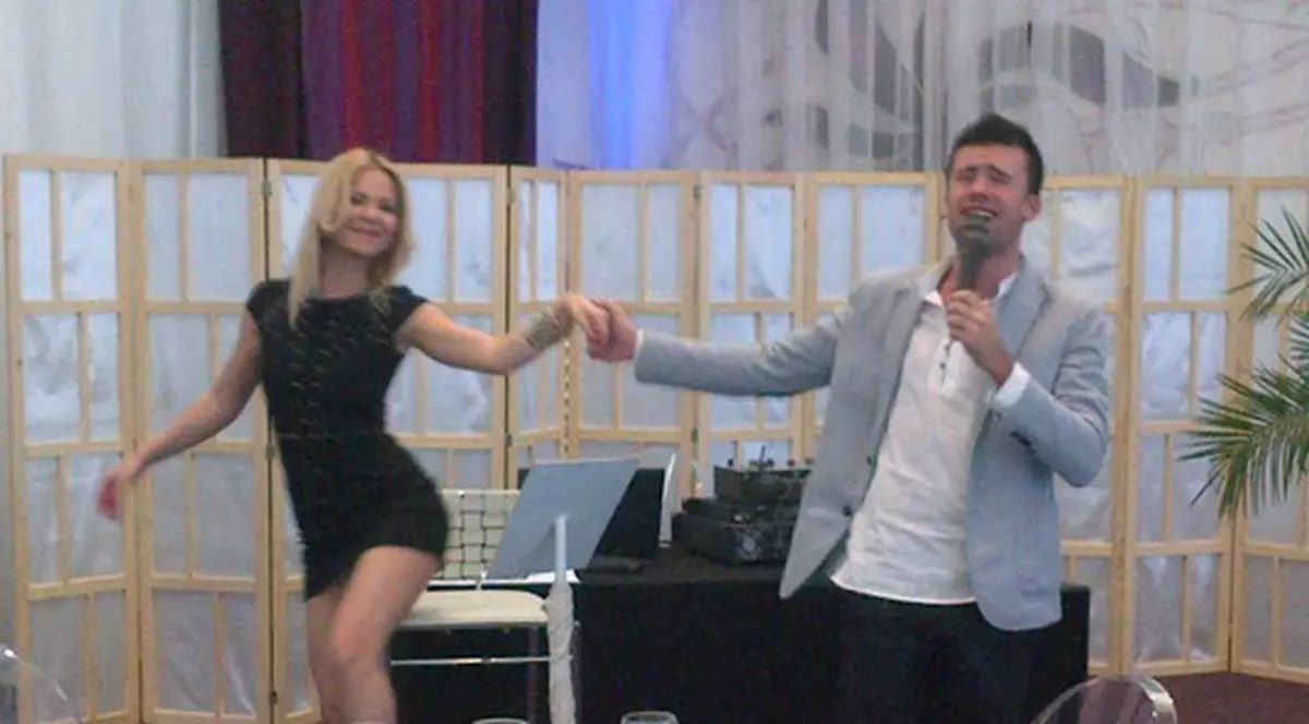 Vi-l mai amintiţi pe puştiul care cânta "Ea este Dana..."? Acum AGAŢĂ după metoda lui Bittman! FOTO