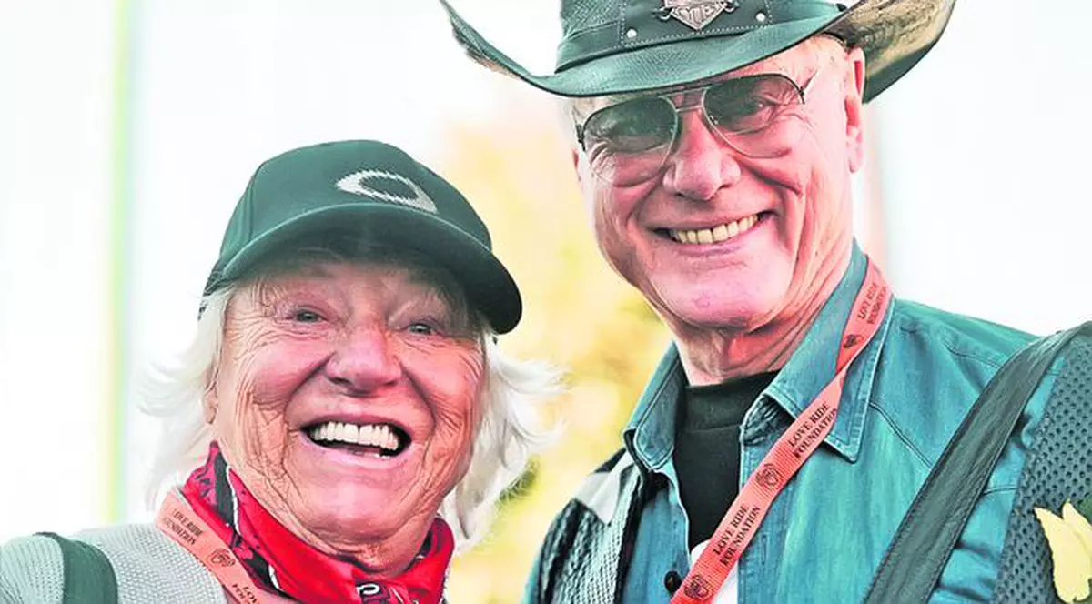 Larry Hagman, inegalabilul JR din serialul «Dallas», e distrus de când a aflat că nevasta lui suferă de Alzheimer. Soţia nu-l mai recunoaşte